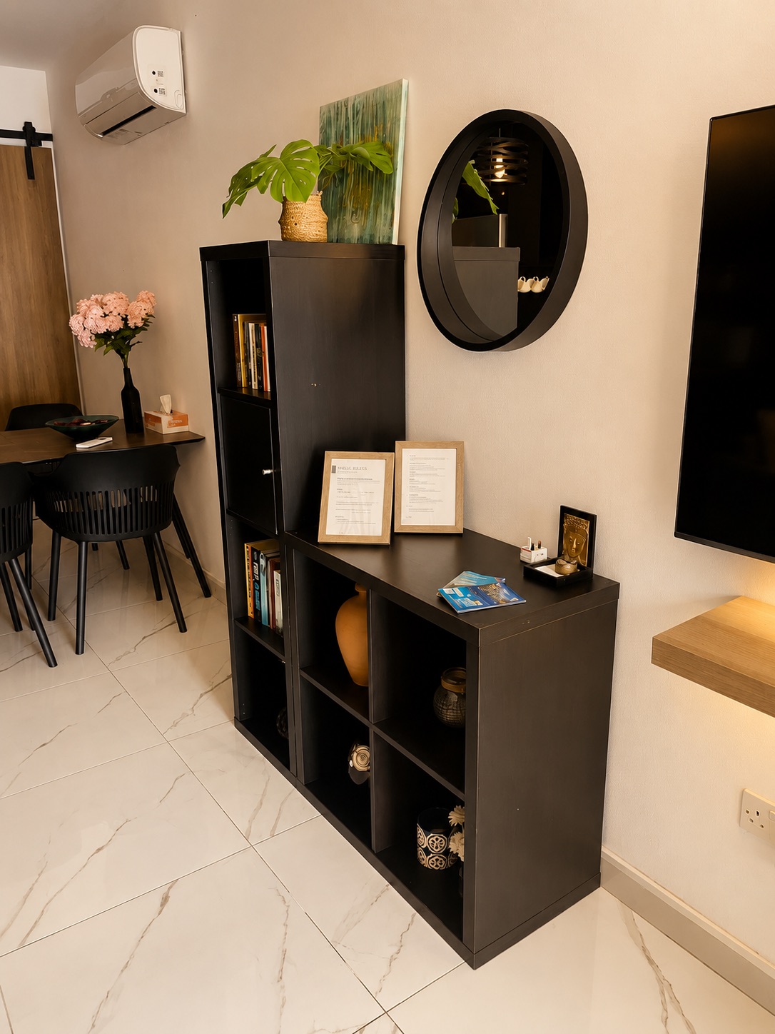 Living and dining area details with Smart TV at SeaGarden Hideaway
